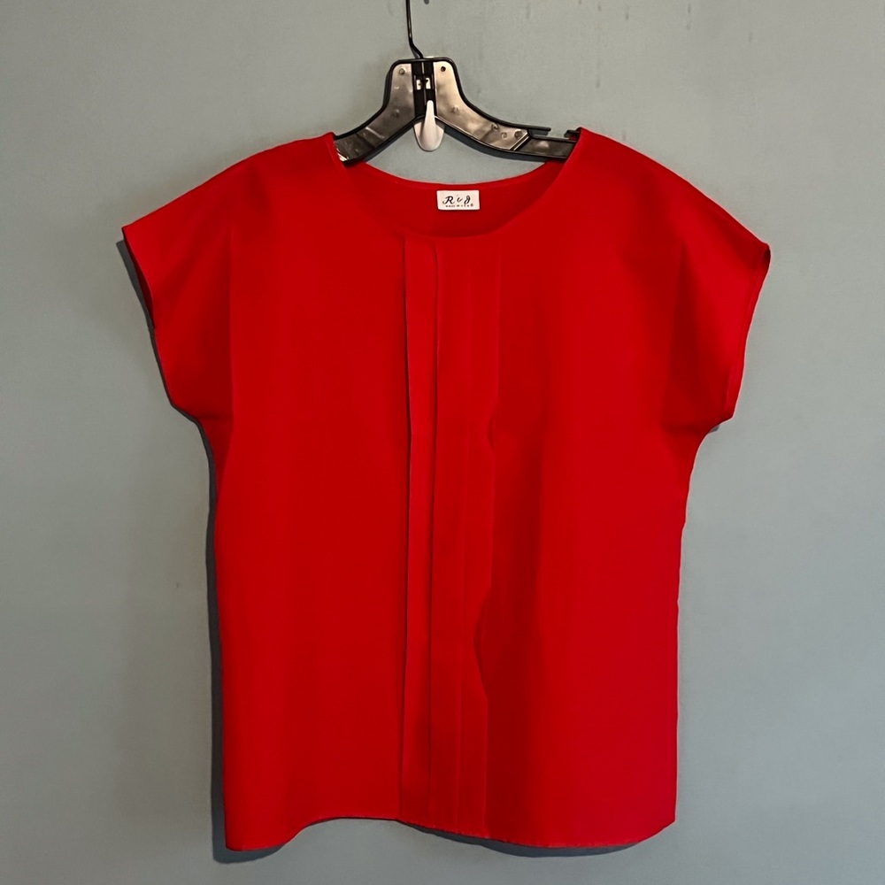 SELLING VINTAGE R&G USA WOMEN TOP  SIZE S COLOR RED SLEEVELESS PRE- OWNED:USED